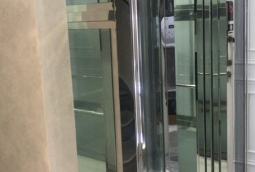 فيلا خاصة، بانورامية مع عمود من الفولاذ المقاوم للصدأ